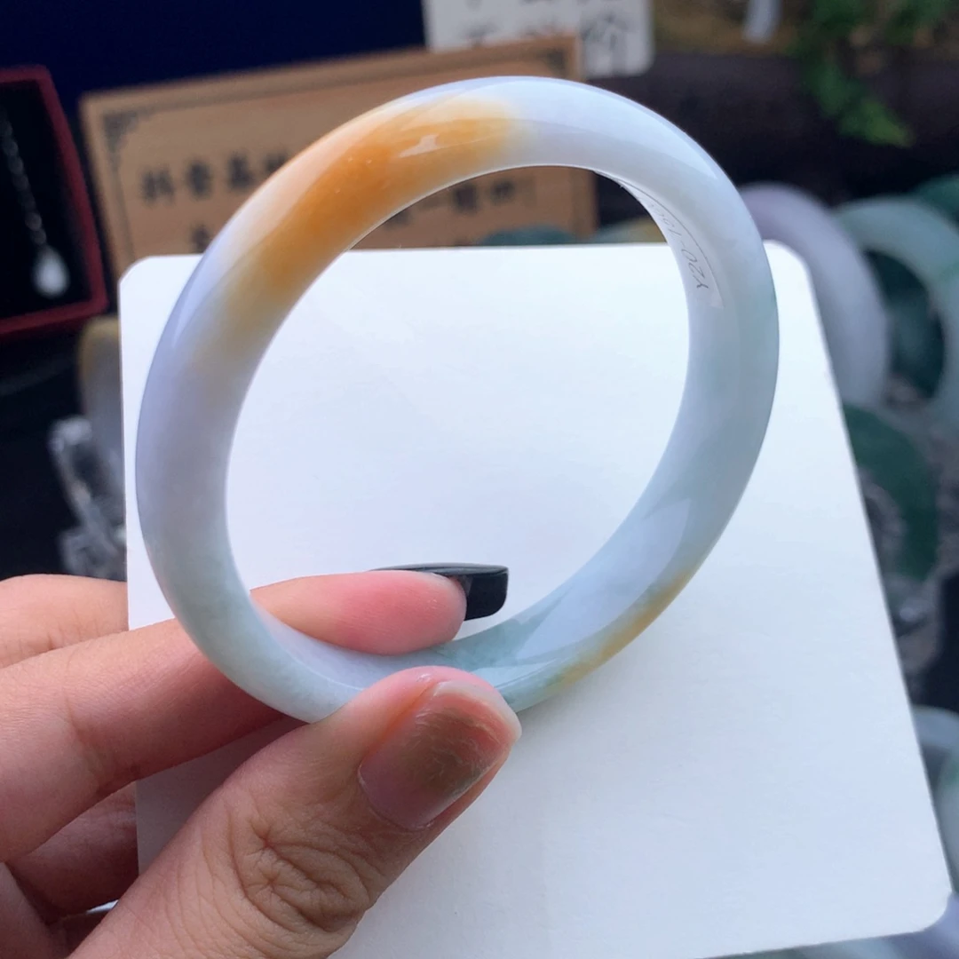 翡翠手镯未镶嵌黄加绿正圈56