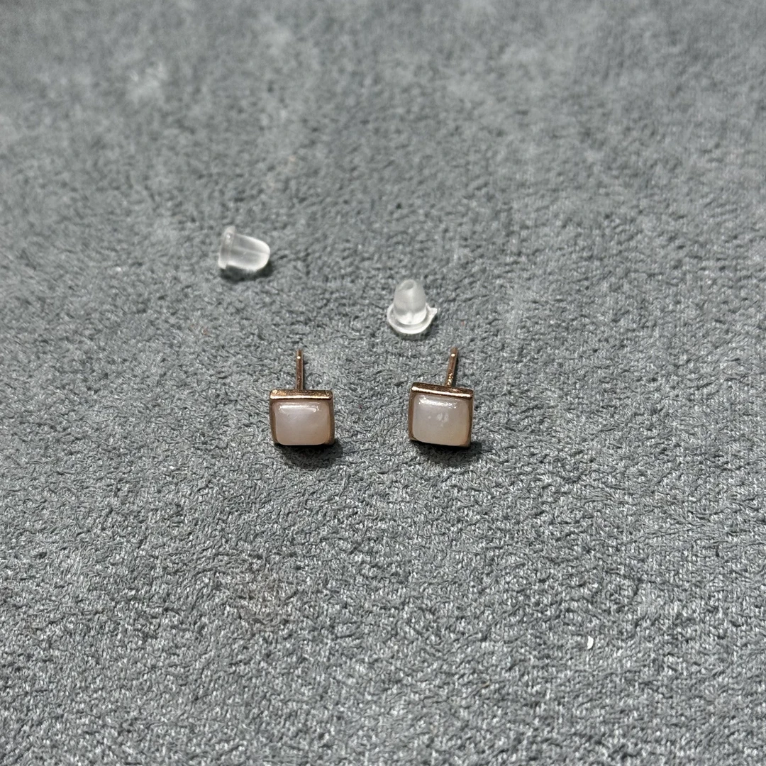藕粉和田玉耳钉一对6mm-3367