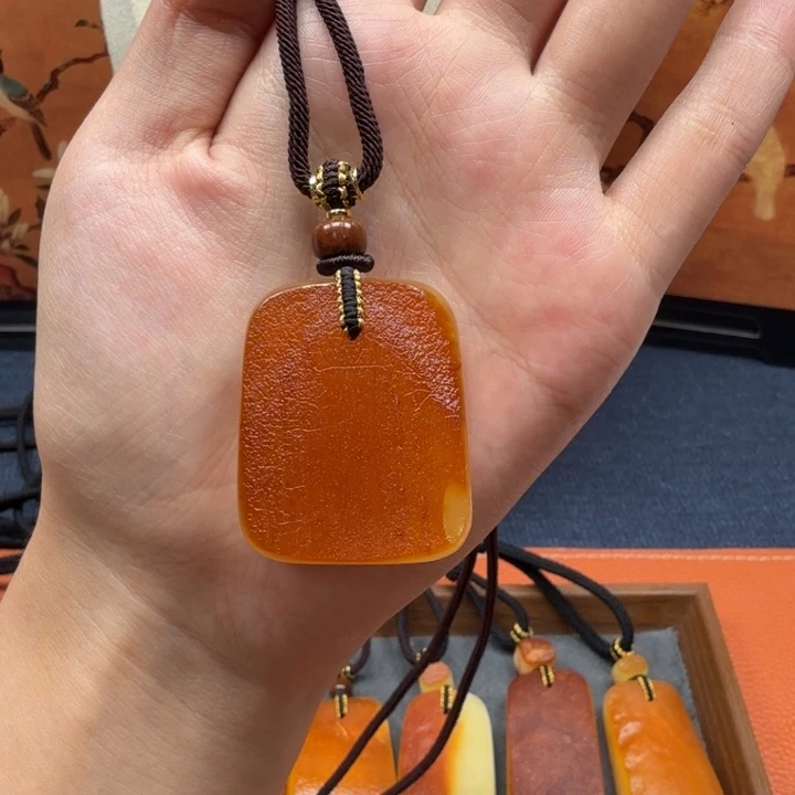 蜜蜡未镶嵌吊坠(赠链)