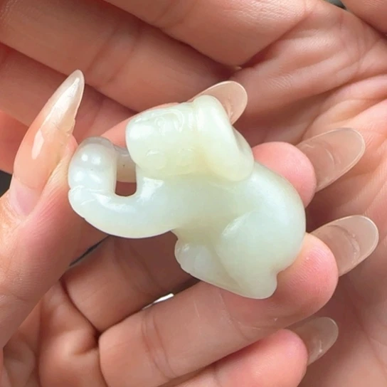 颈饰未镶嵌和田玉（糖玉）