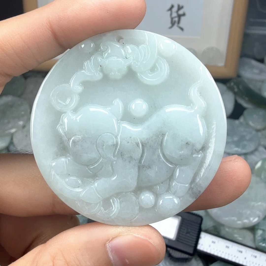 翡翠挂件未镶嵌翡翠