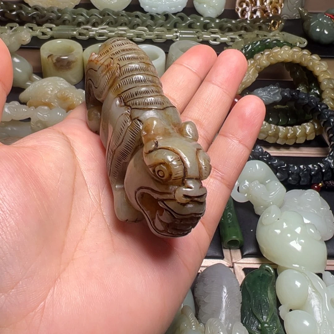 模***豆和田玉（糖玉）未镶嵌颈饰