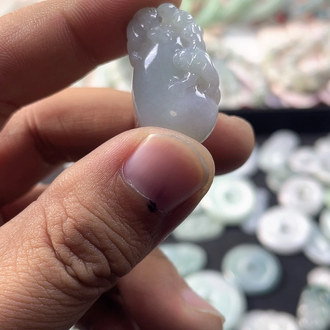 翡翠未镶嵌颈饰貔貅