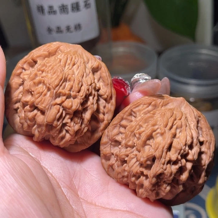 桃核把件             46虎头54克