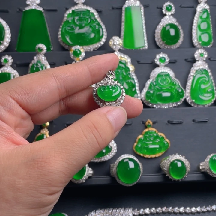 翡翠颈饰未镶嵌翡翠吊坠