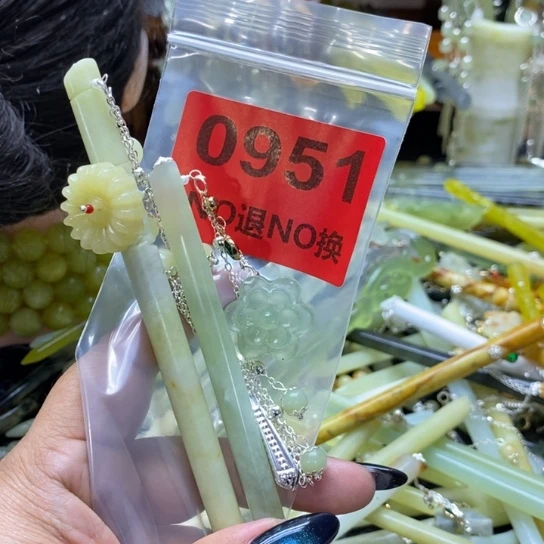 -***瘋未镶嵌蛇纹石玉发簪