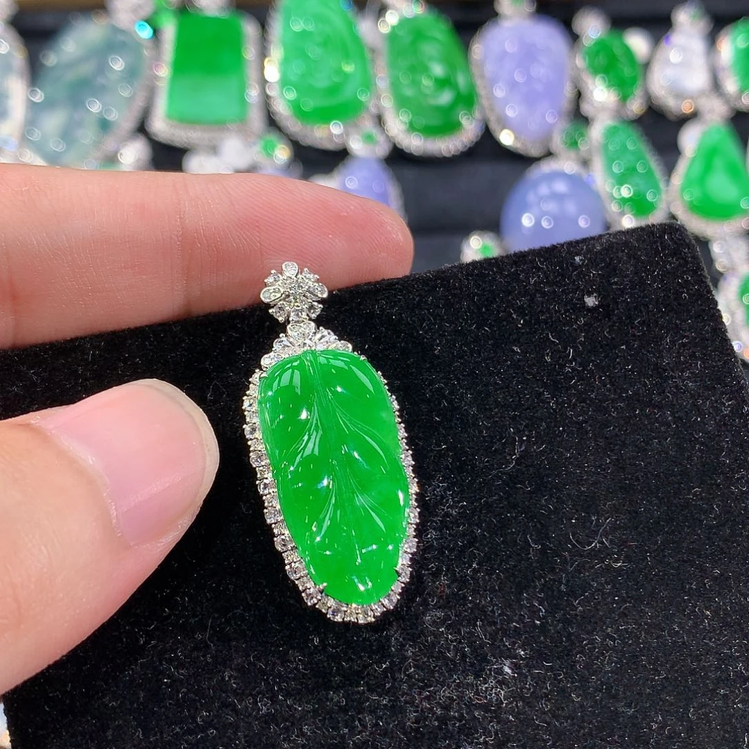 翡翠18K金镶嵌颈饰