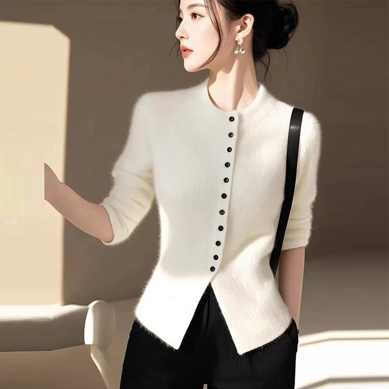 2025冬季独特别致上衣洋气漂亮小衫时尚气质高级感白色针织开衫女