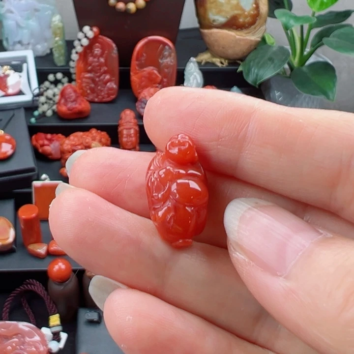 穆***穆南红玛瑙未镶嵌颈饰