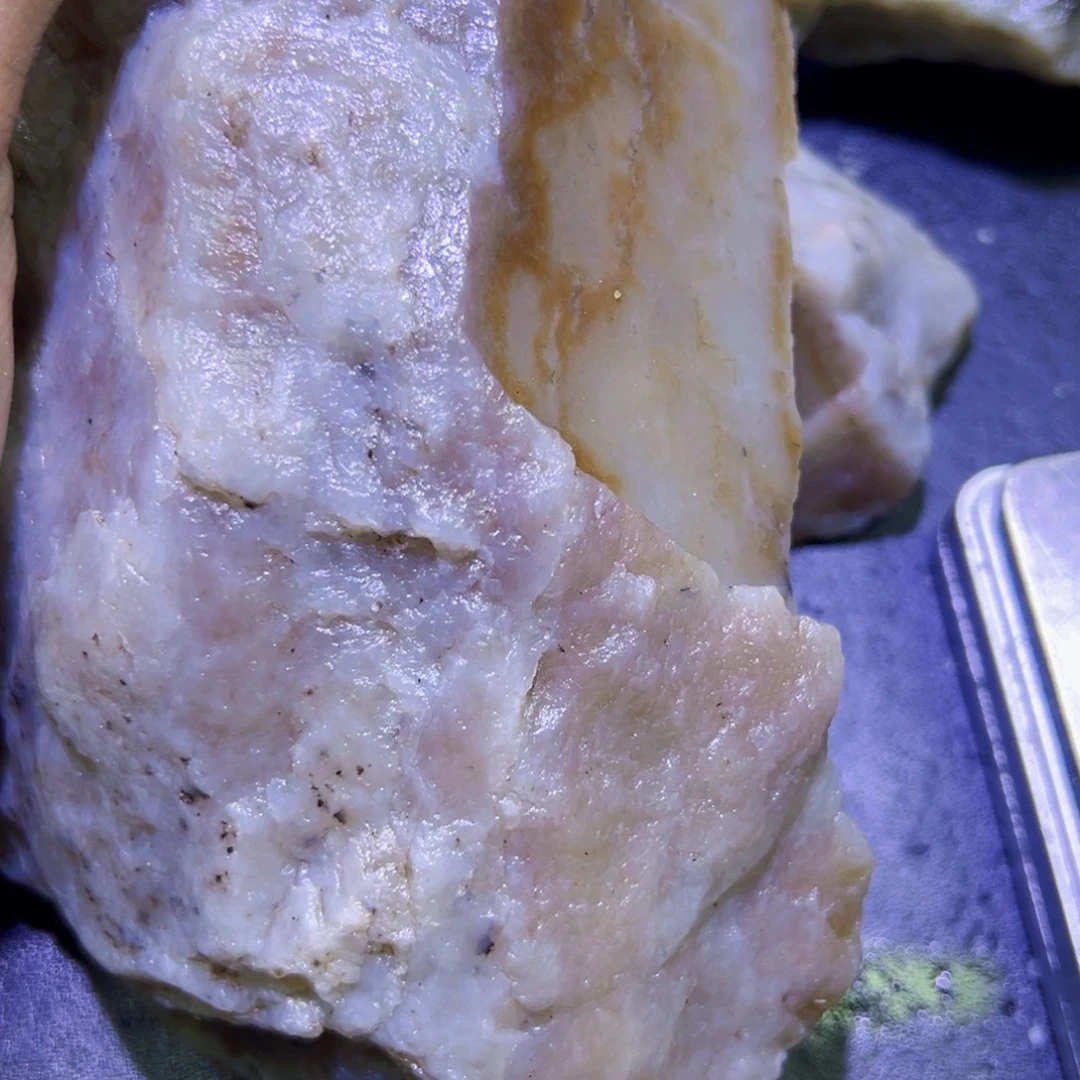 陈***常和田玉（糖玉）未镶嵌珠宝半成品