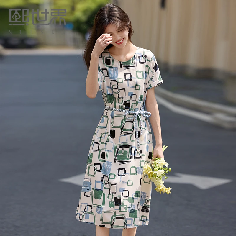 熙世界艺术感涂鸦格子印花连衣裙女夏新款气质度假风系带显瘦裙子