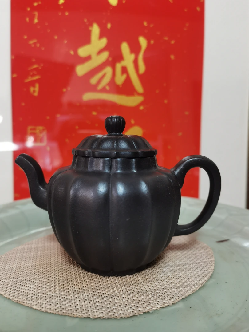 石黄泥料。菱花宫灯壶