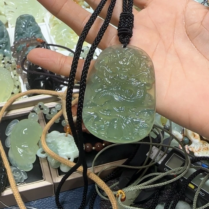 蛇纹石玉未镶嵌吊坠