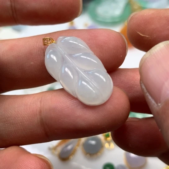 翡翠颈饰未镶嵌翡翠