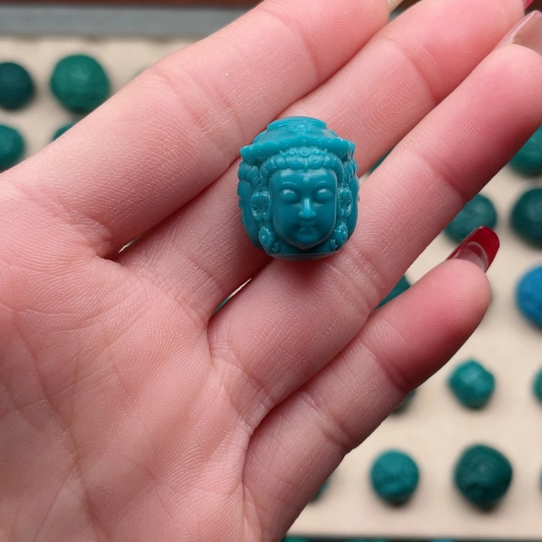 【闪购商品】玻璃颈饰蓝绿色三面观音16左右一个