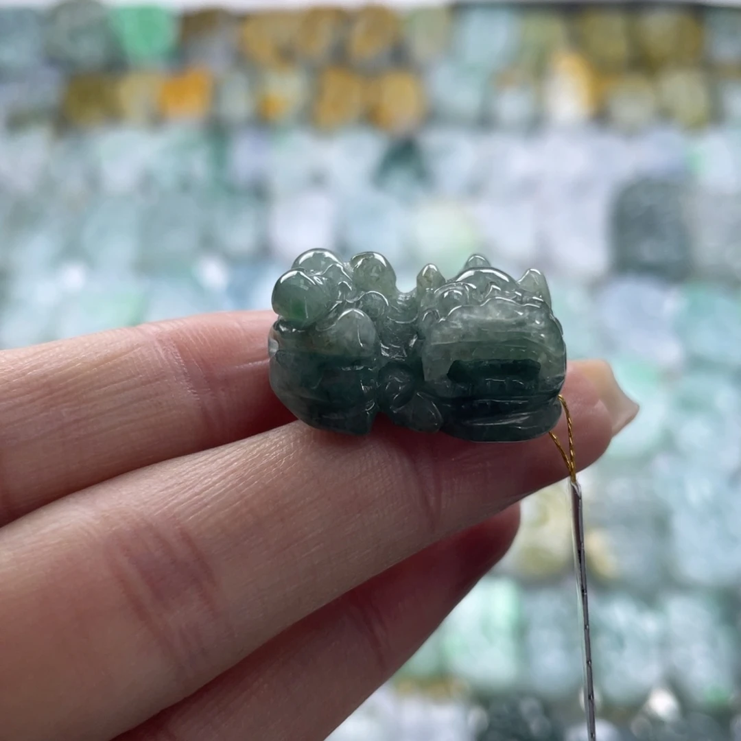 翡翠未镶嵌颈饰貔貅