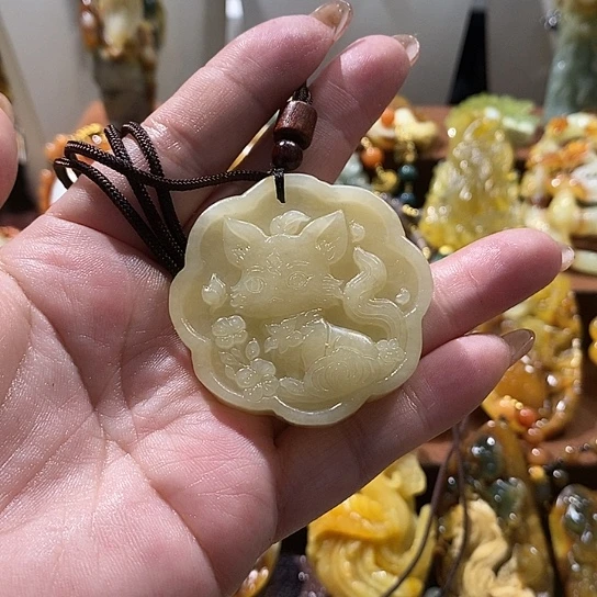 蛇纹石玉未镶嵌颈饰