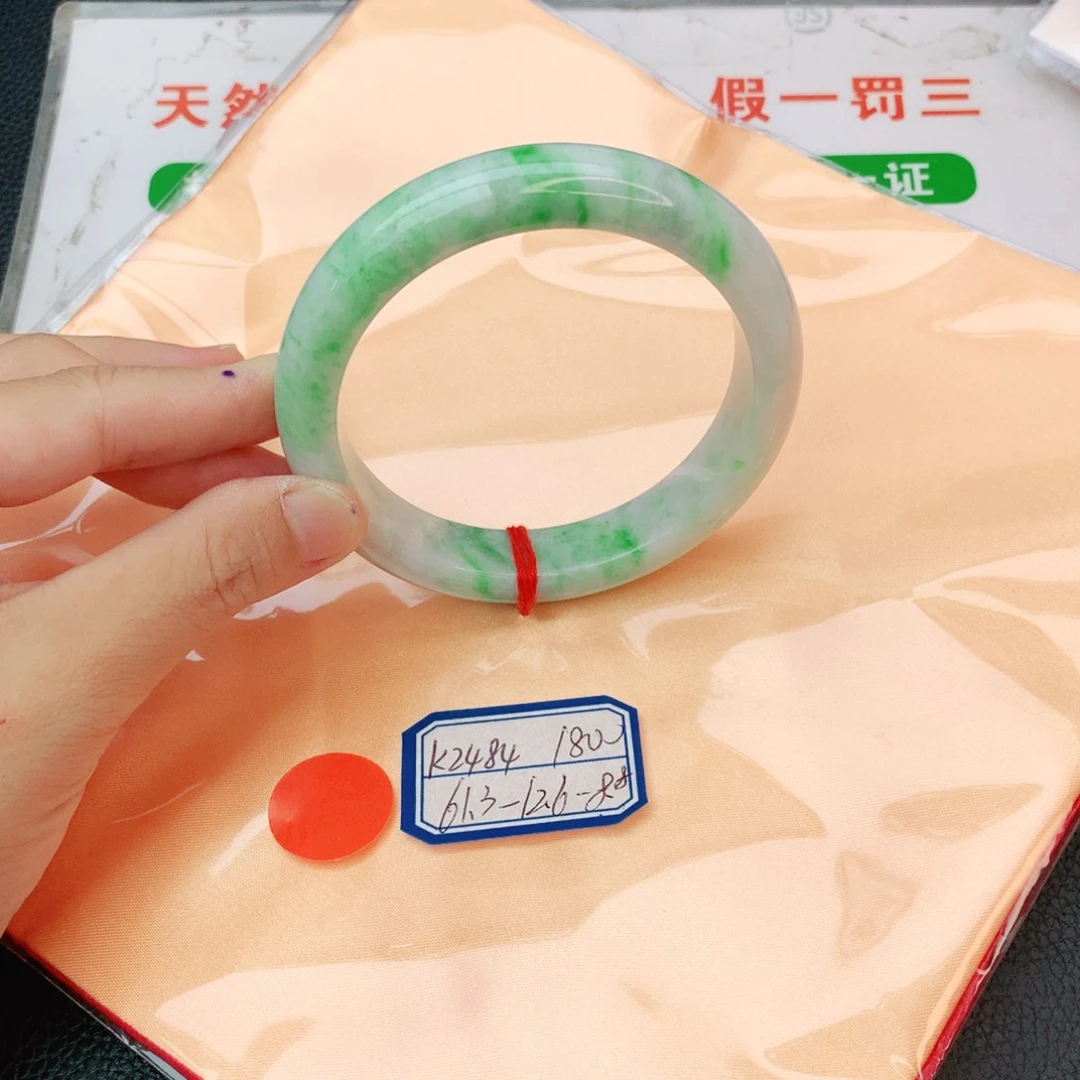 翡翠手镯未镶嵌翡翠
