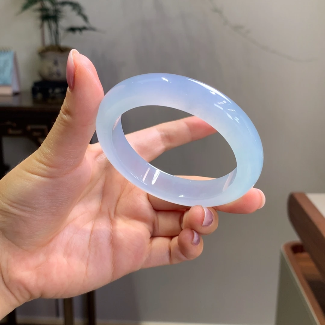 翡翠未镶嵌手镯淡春彩手镯