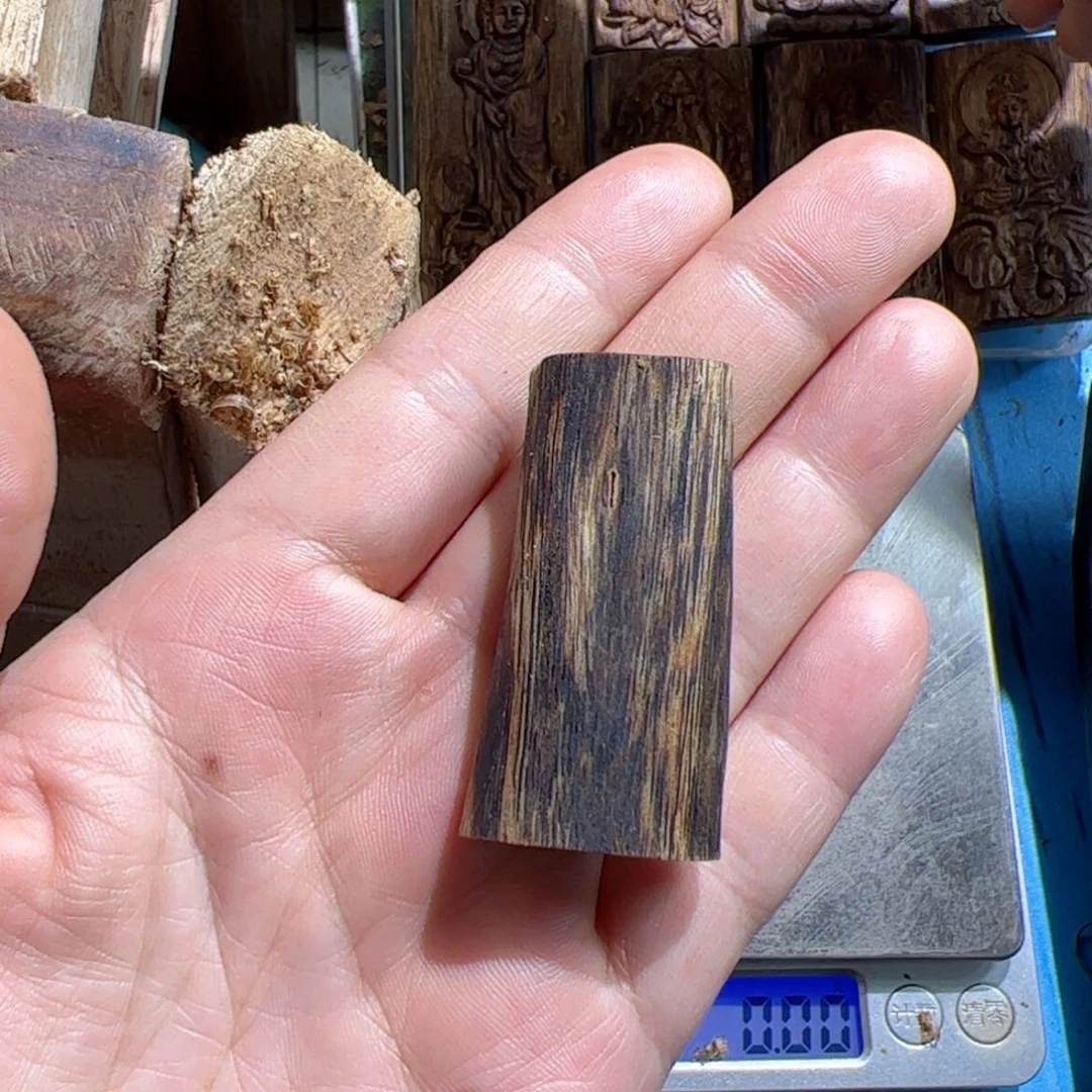 沉香吊坠白棋素牌8克