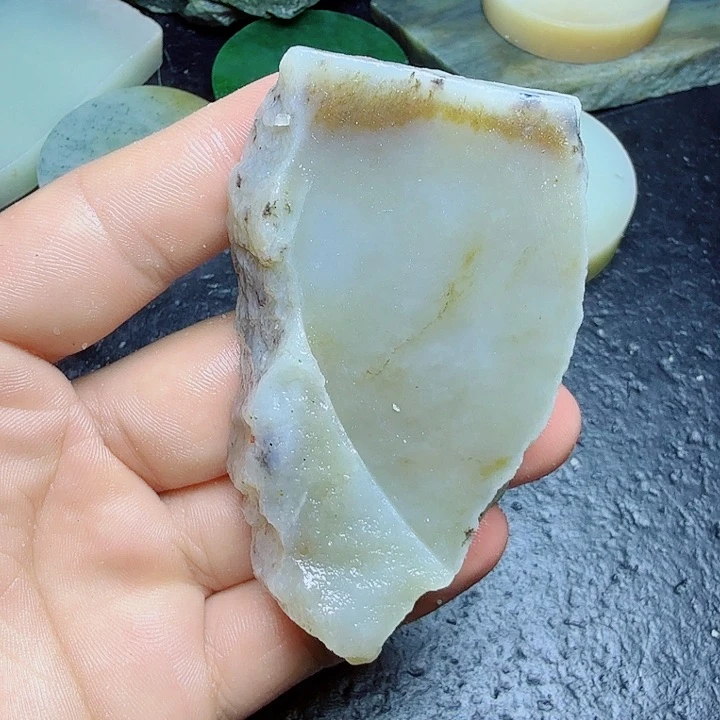 和田玉（糖玉）未镶嵌珠宝奇石