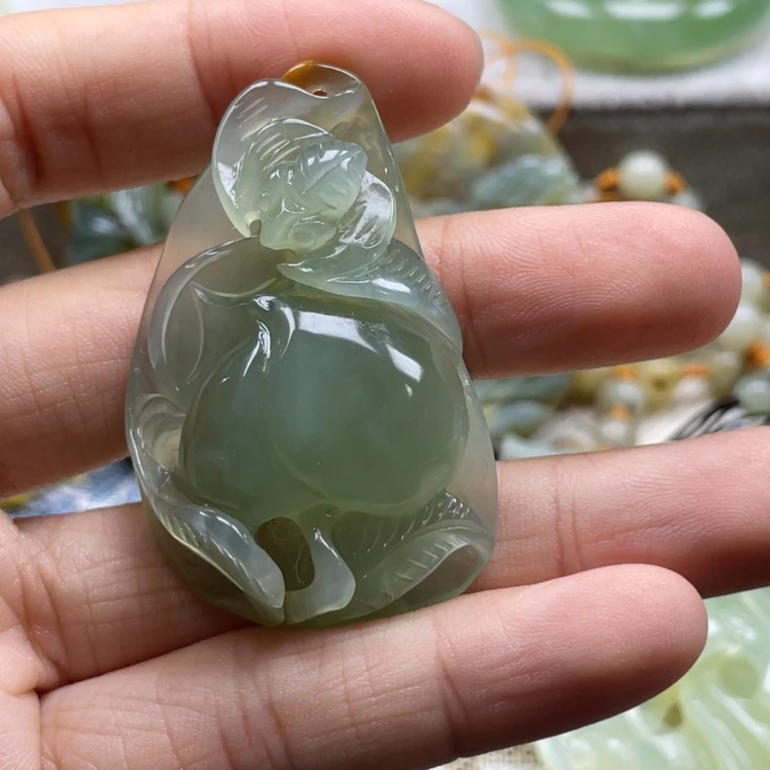 蛇纹石玉颈饰未镶嵌