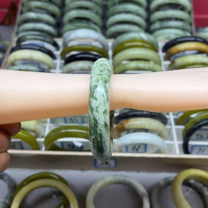 蛇纹石玉未镶嵌手镯52