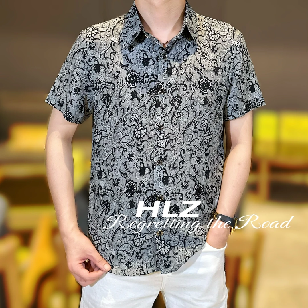 2025夏季新款男士时尚休闲薄款个性巴洛克花朵纽扣款翻领短袖衬衫