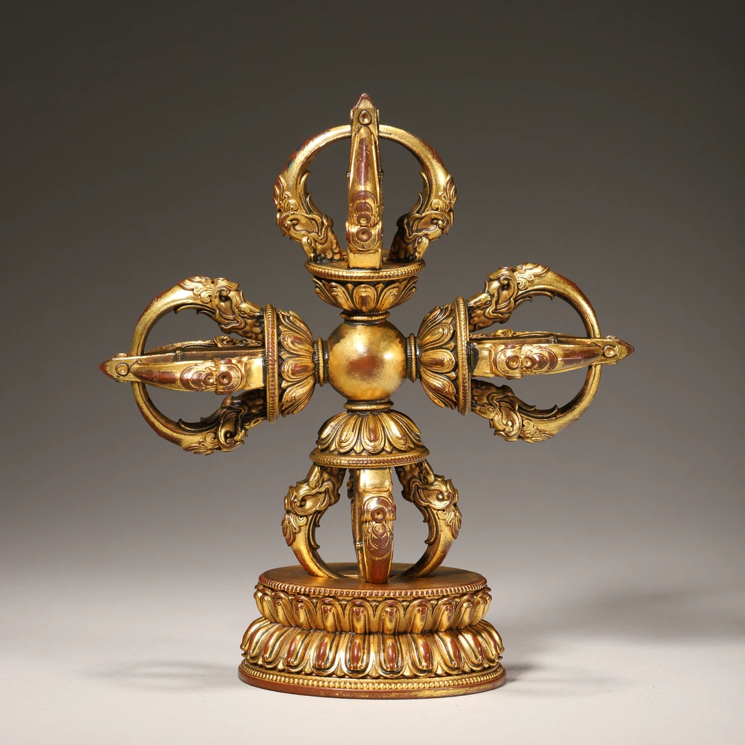 Lot16 清代 铜鎏金十字金刚宝杵莲瓣底座