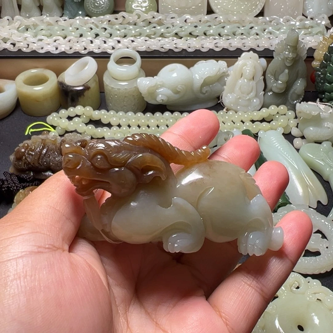 苗***超颈饰未镶嵌和田玉（糖玉）