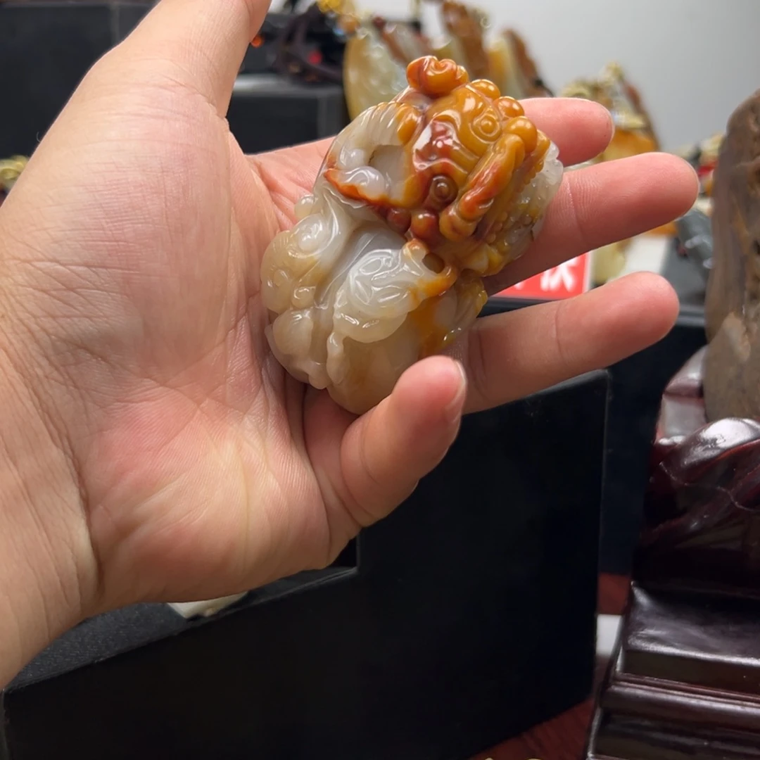 未镶嵌石英质玉（黄龙玉）黄龙玉