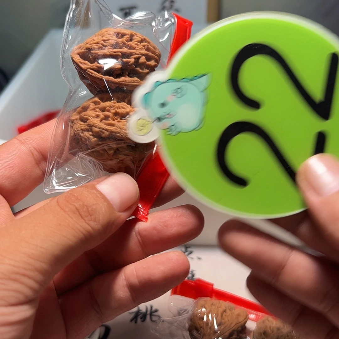 骞***岁文玩核桃，绿色22号