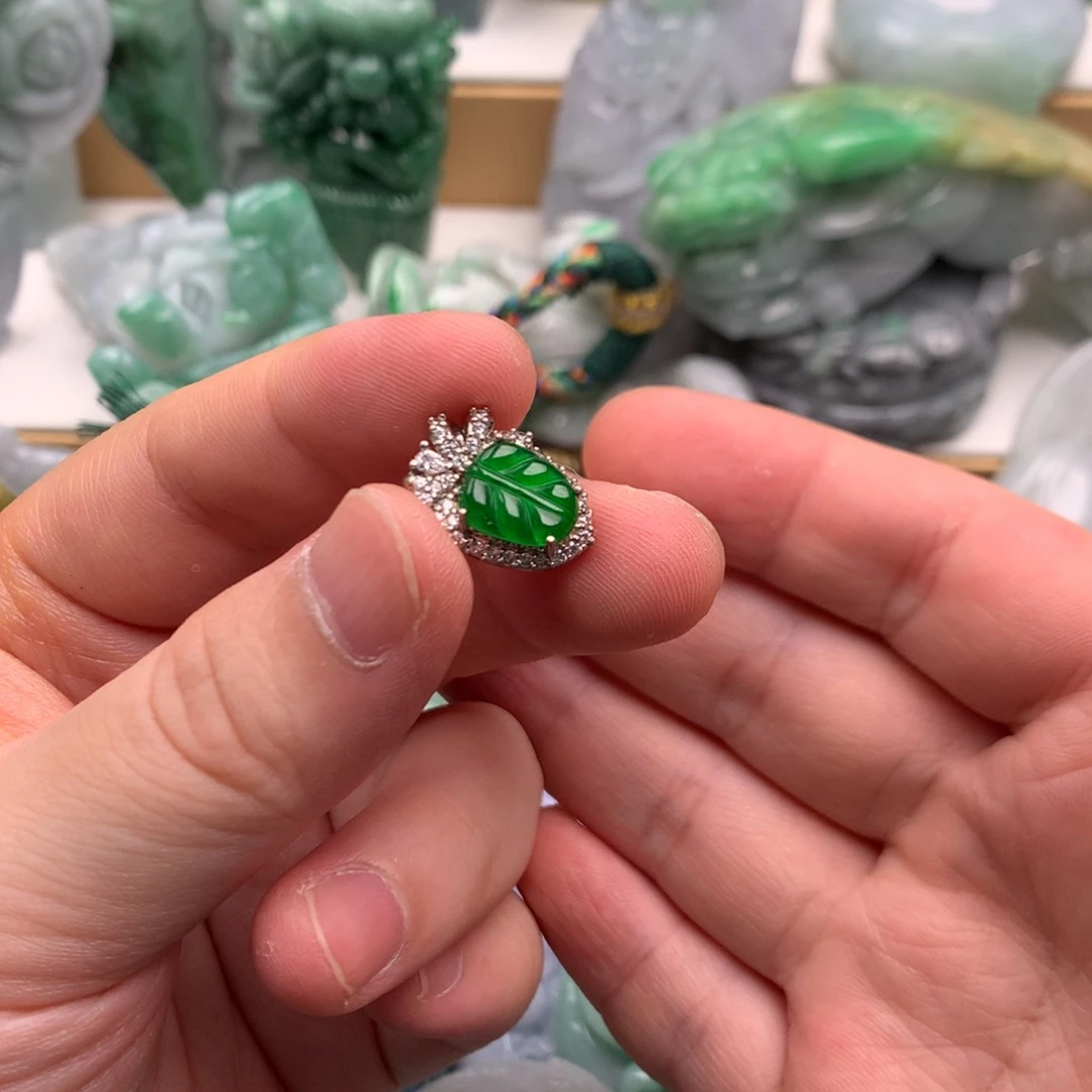 吊坠(不含链)未镶嵌翡翠