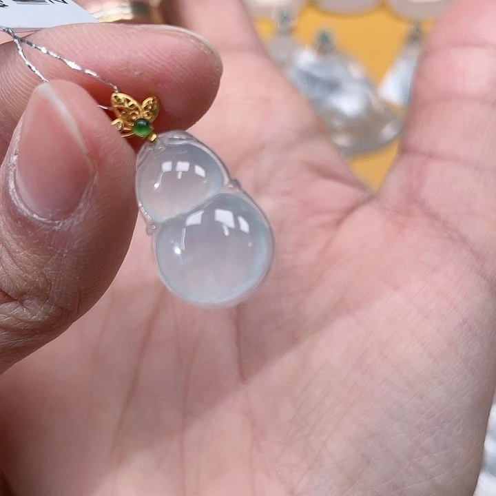 翡翠挂件18K金镶嵌葫芦