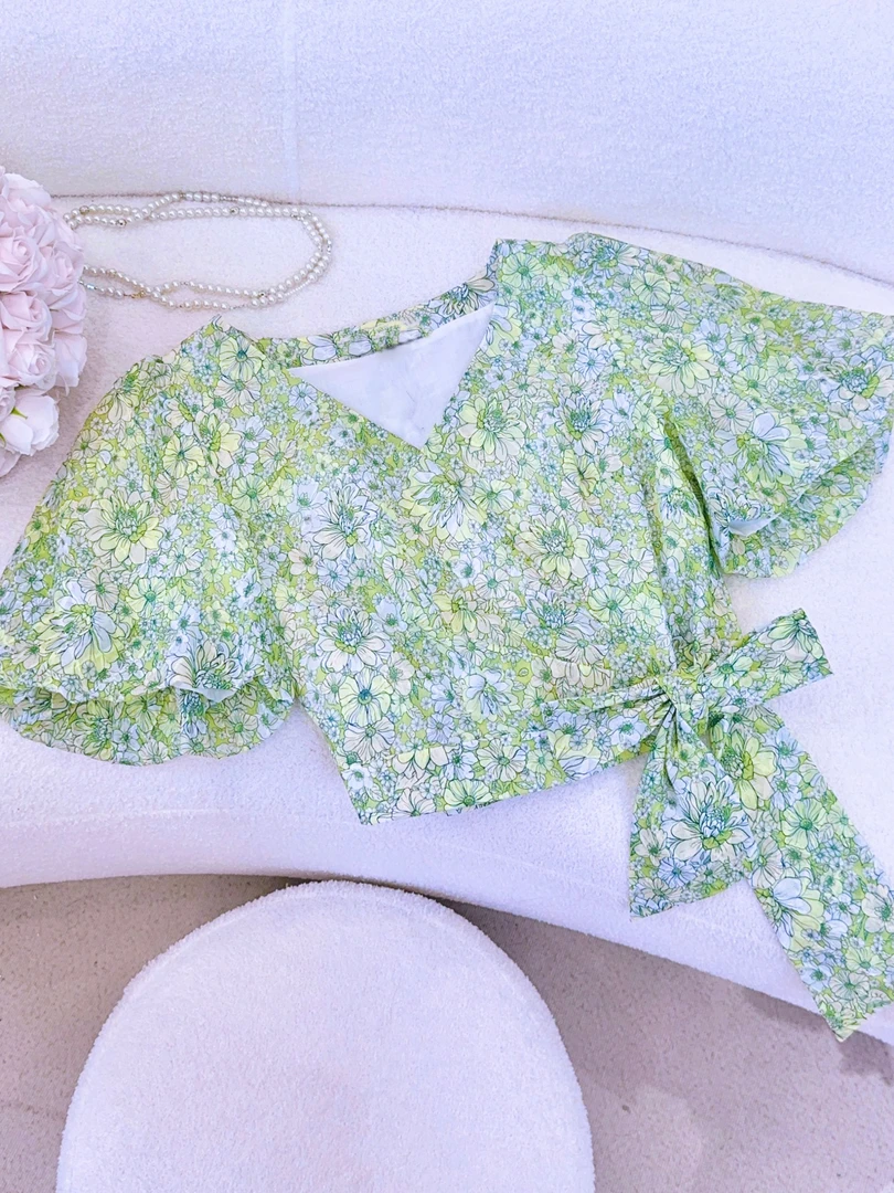 琳心丨夏季新款休闲时尚百搭绿色满印印花蝴蝶结泡泡袖衬衫 5172