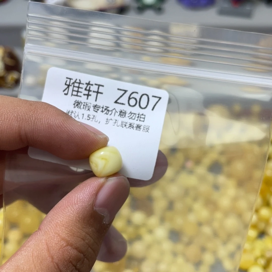 琥珀珠宝奇石未镶嵌鹤**国