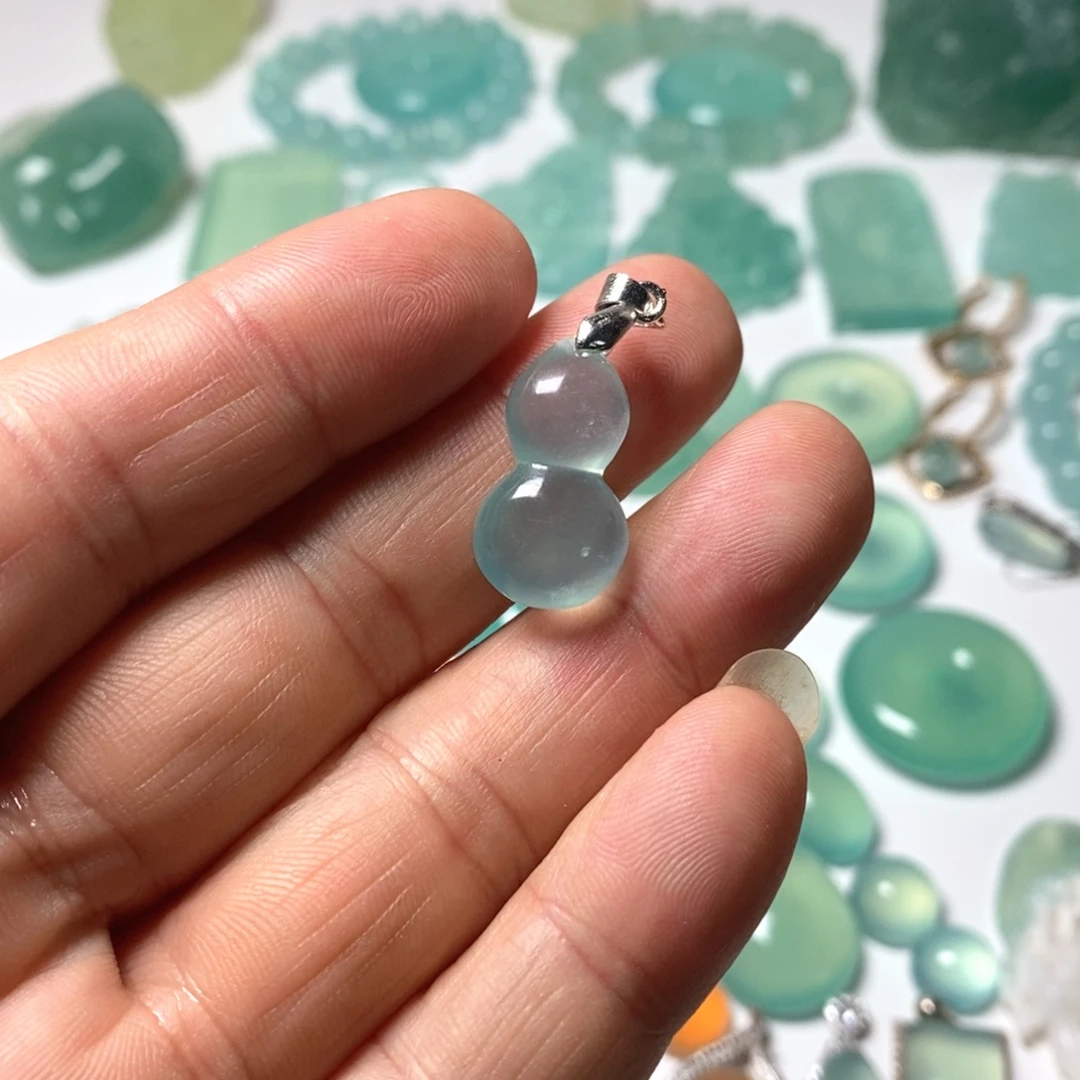 蛇纹石玉未镶嵌颈饰