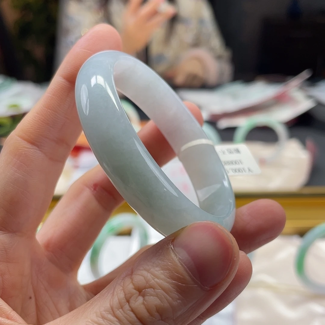 翡翠未镶嵌手镯52贵妃