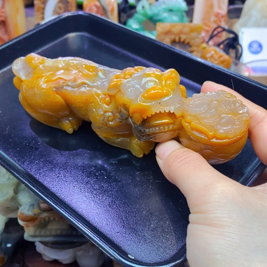 未镶嵌石英质玉（黄龙玉）颈饰