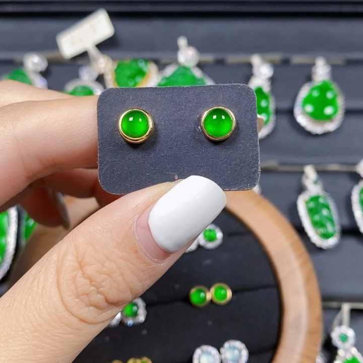 未镶嵌翡翠耳饰翡翠款式多人