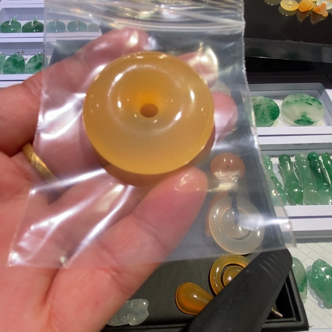 石英质玉（黄龙玉）合金颈饰