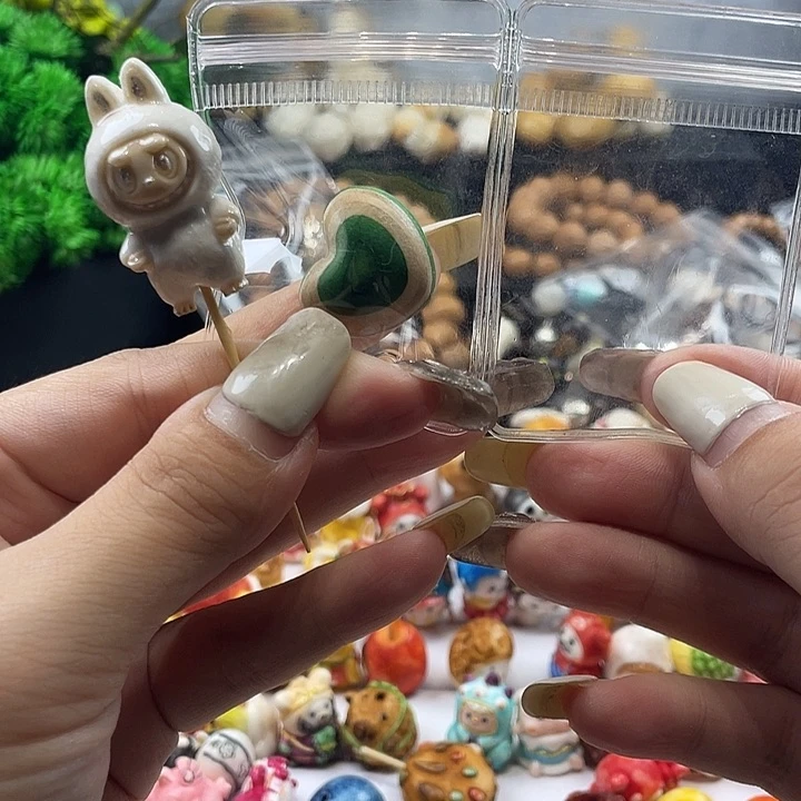 无非金属布布一个爱心一个