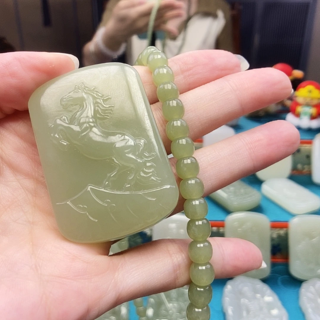 和田玉未镶嵌颈饰佳*