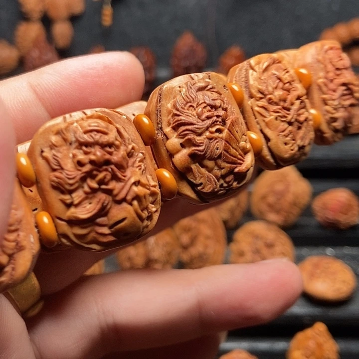 桃核浮雕钟馗手牌