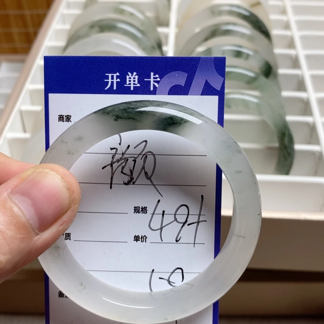 颜***石英质玉手镯未镶嵌
