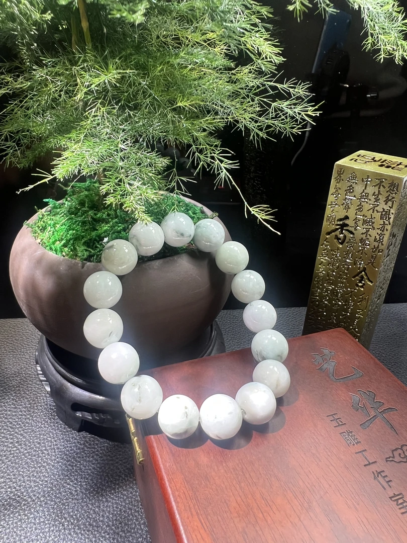 白色时尚绿色珠珠精美经典缅甸天然翡翠飘花珠串男女皆宜玉手串