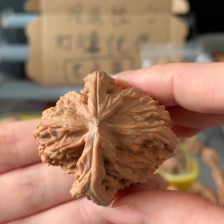 健***活吊坠文玩核桃异形单只，有瑕疵