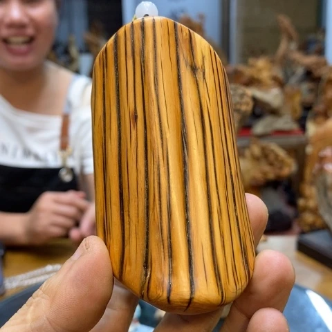 柏木鑫**来太行崖柏根雕
