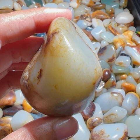 和田玉未镶嵌珠宝奇石123克