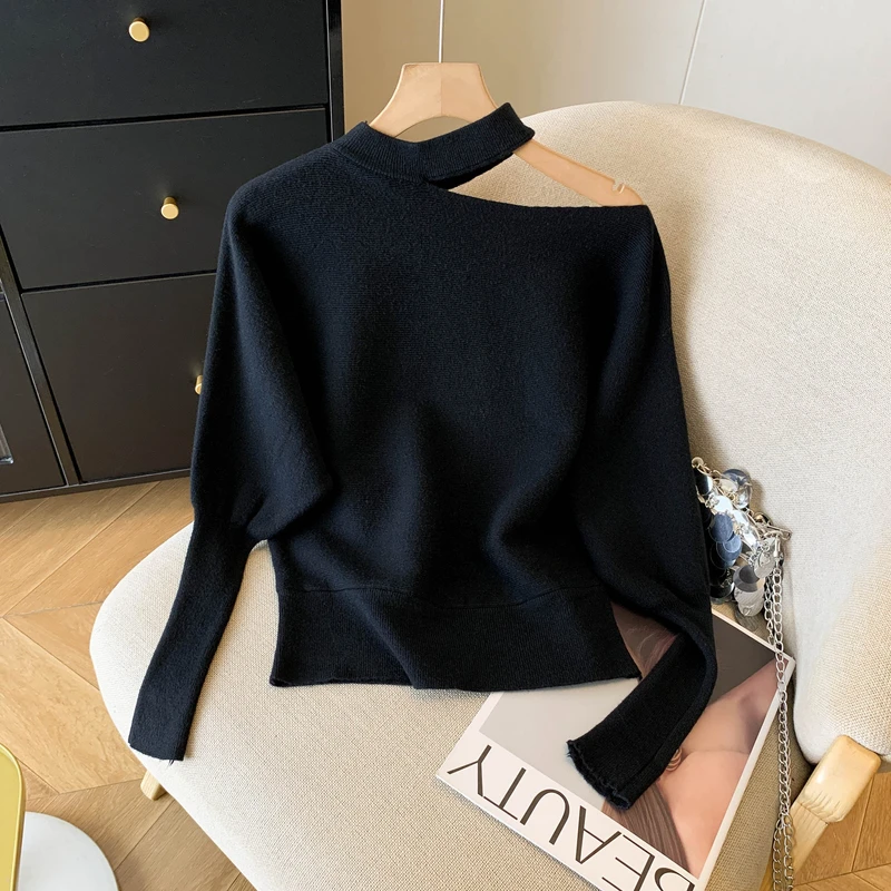 灰色挂脖镂空蝙蝠袖针织衫毛衣女2025秋季新款小众巨好看露肩上衣